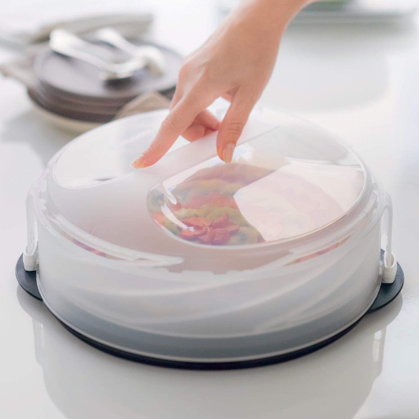 Tupperware Brand Round Cake Taker - Dishwasher Safe & BPA Free - Reversible  Cake Container Tray with Cover - Holds Baked Goods Up to 11” in Diameter