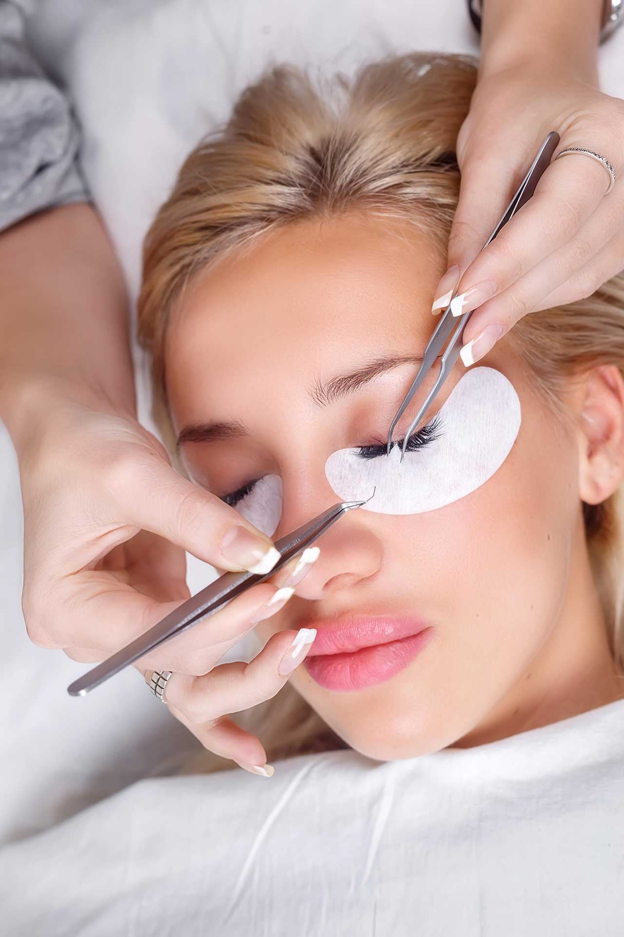 eyelash-extensions-procedure