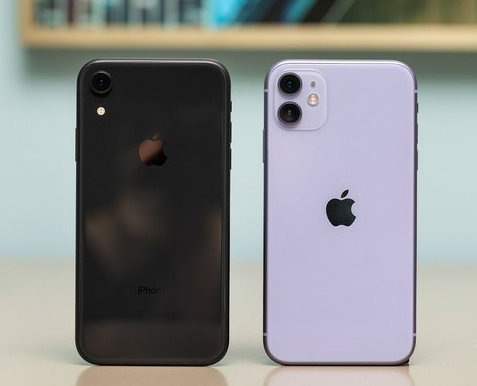 Display: iPhone XR vs. iPhone 11