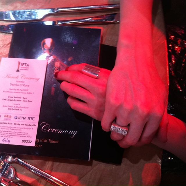Edge Only’s Wedge Ring and Rugged Ring at The IFTA Awards 2017 on the tiny, delicate hands of actress Simone Kirby.