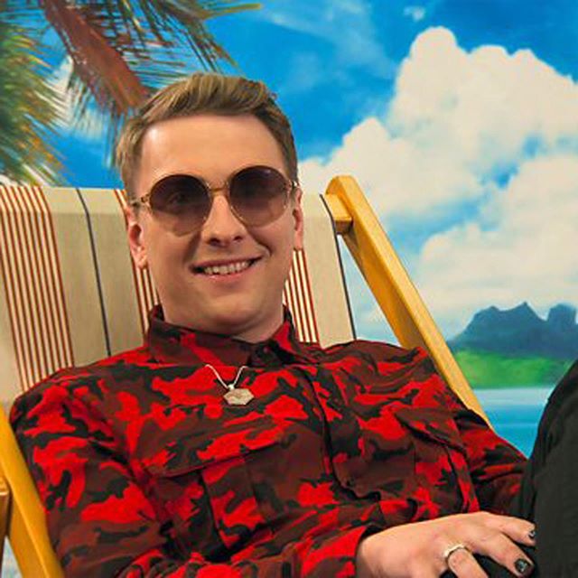 Holiday dreaming 🏝. Joe Lycett serving up sunshine fabulousness on the Great British Sewing Bee while wearing our Squared Off Ring and Hexagon Pendant in sterling silver.