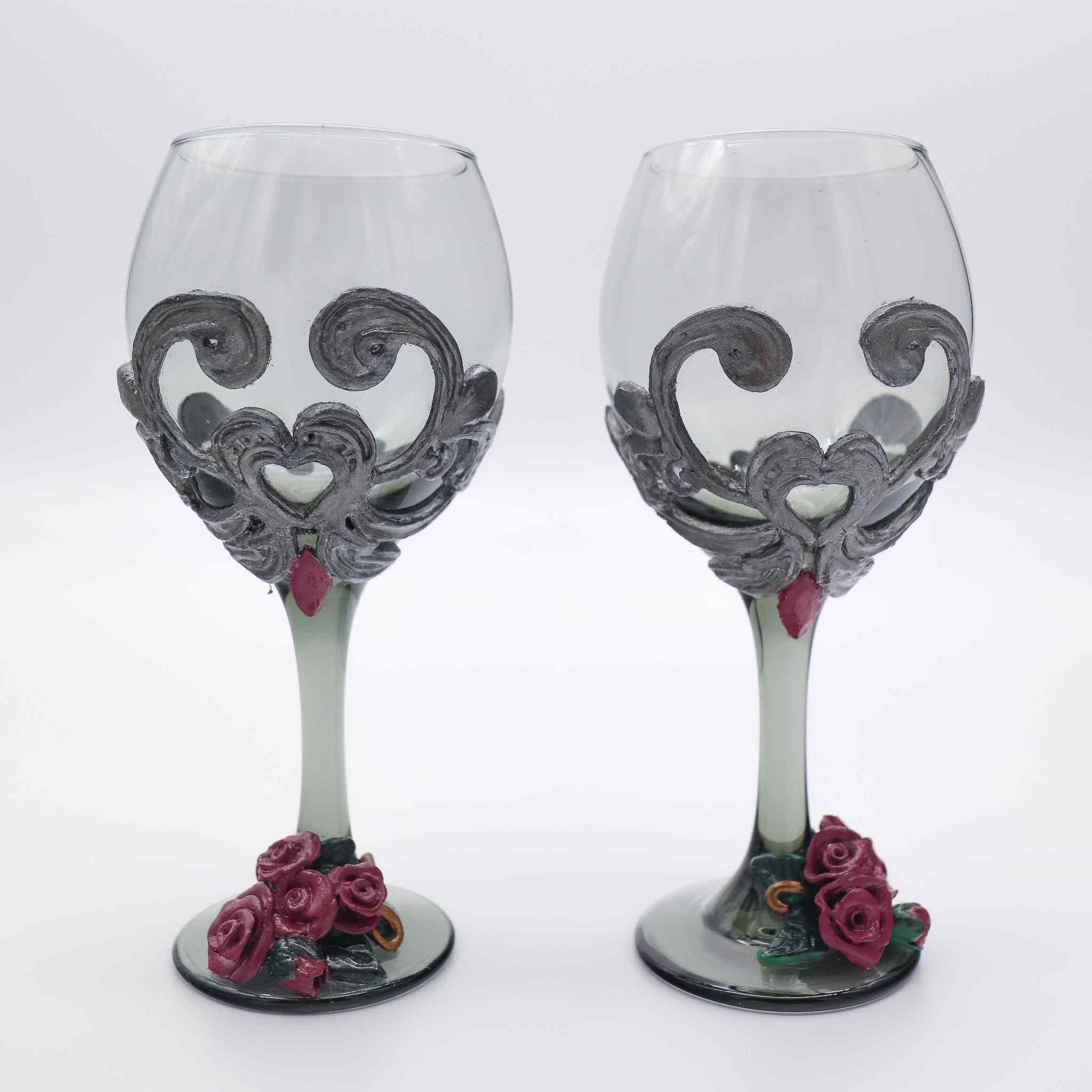 https://cdn.shopify.com/s/files/1/0588/8399/7882/products/victorian-wine-glass-set-1_2000x.jpg?v=1665277624