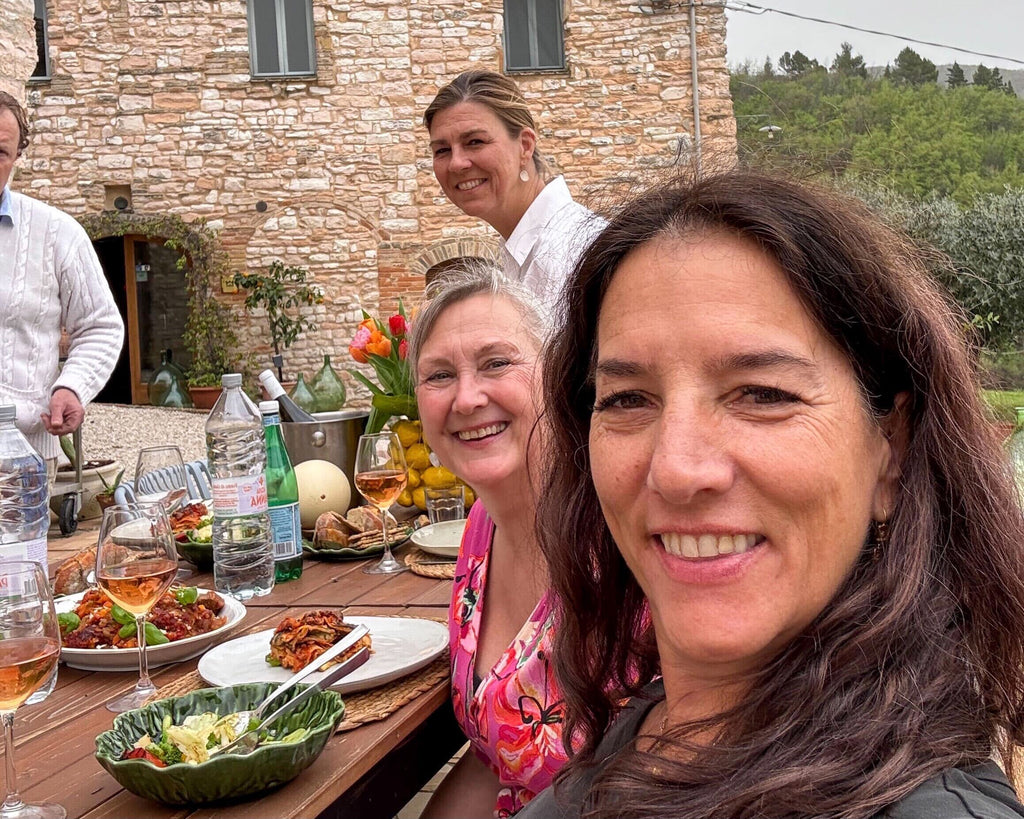 Artists Elli Milan and Bianca Lever enjoy a nice italian dinner together