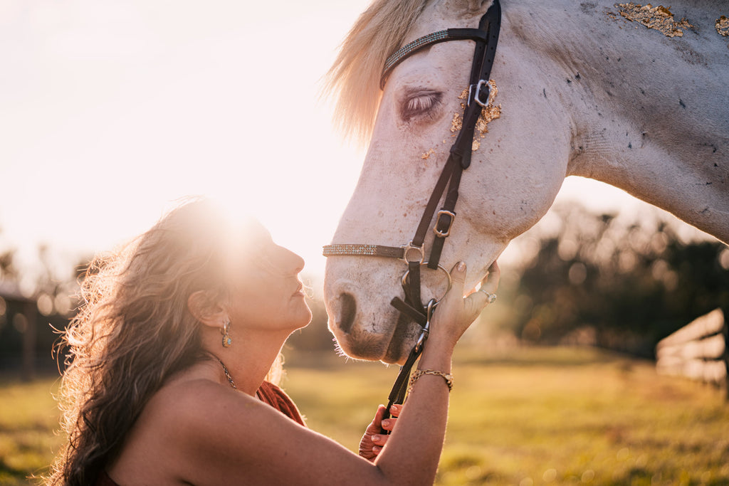 Artist Elli Milan gazes into Solomon's eyes, her white icelandic horse