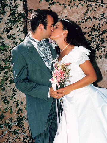 Artist Couple Elli and John Milan candidly kiss on their wedding day