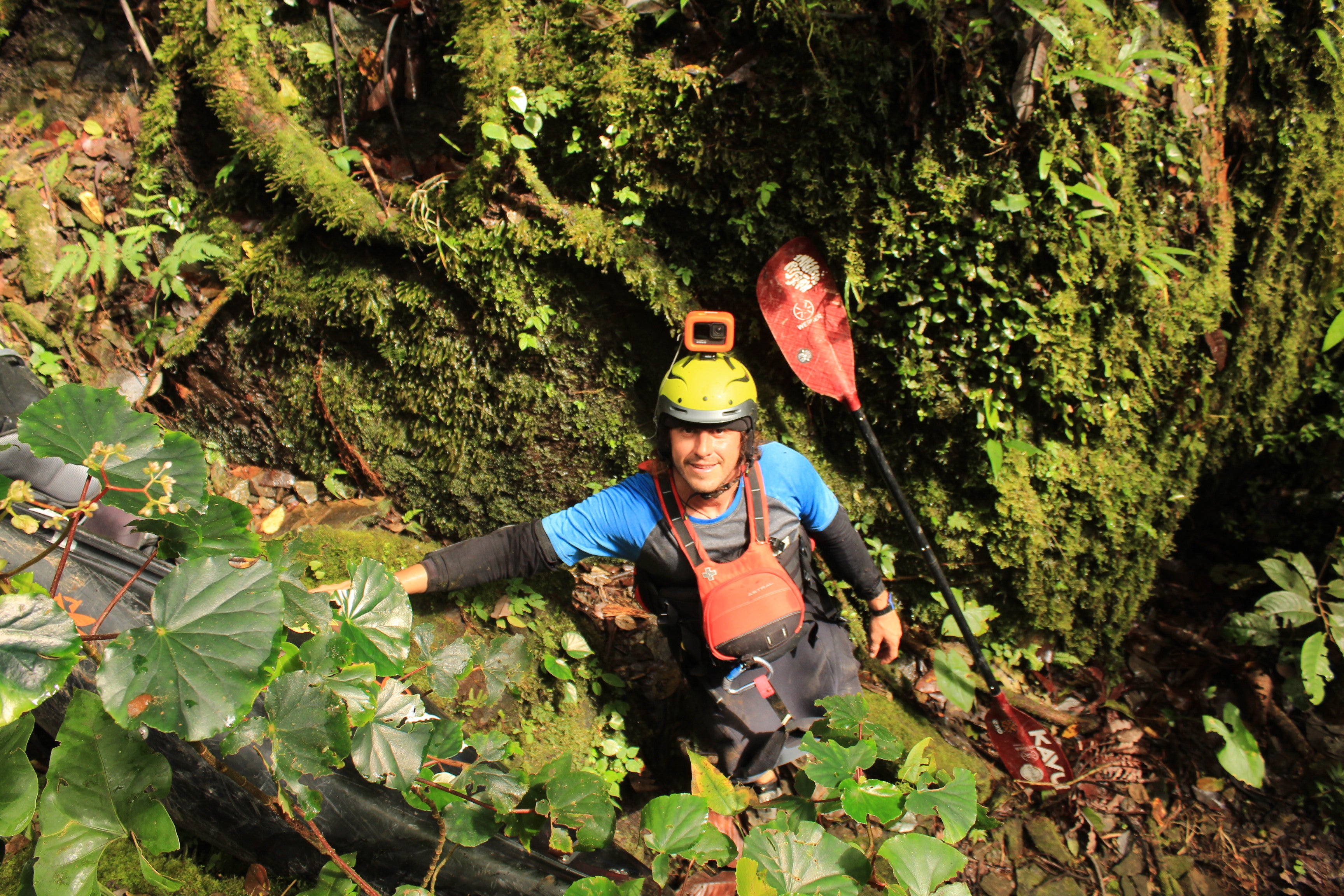 Andry Coto, kayaking in the jungle