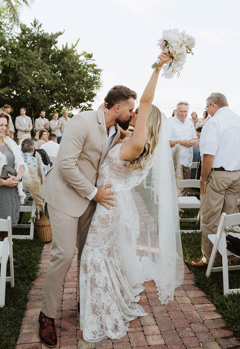 GRACE Bride Hannah in the Clo Gown – Grace Loves Lace AU