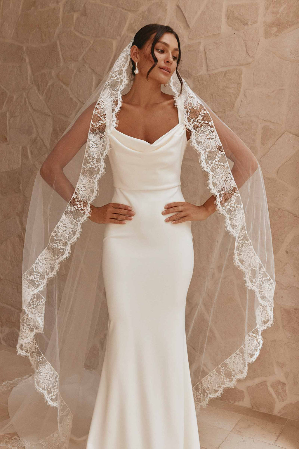 https://cdn.shopify.com/s/files/1/0588/9776/0420/files/frederieke-veil-2_1024x.jpg?v=1703133293