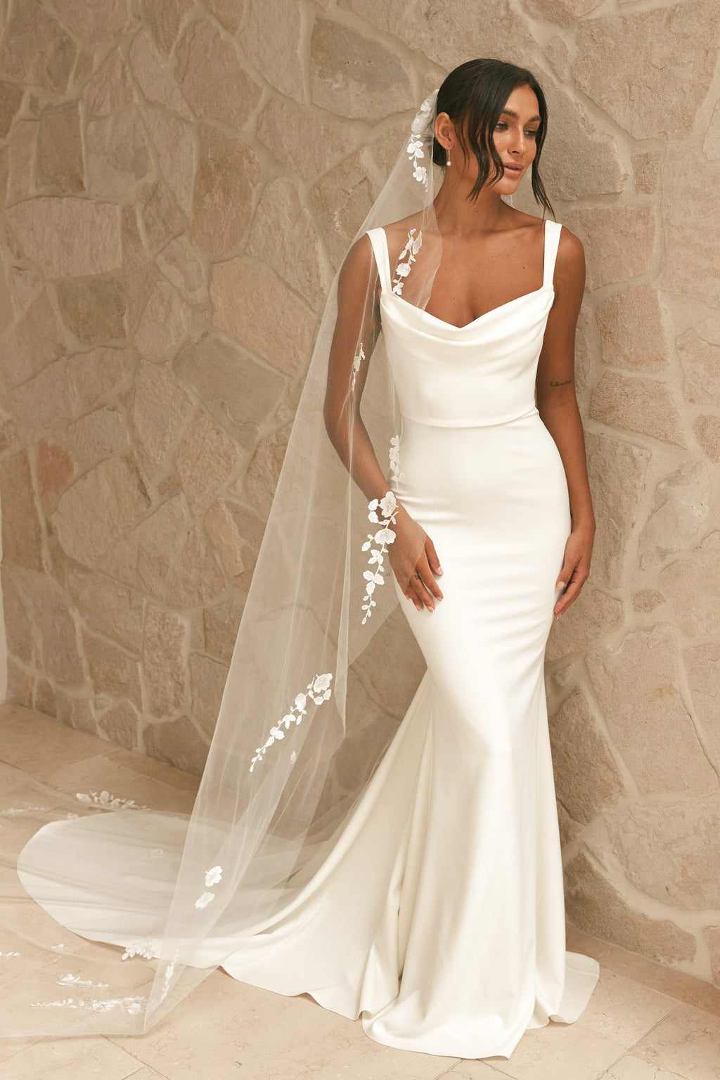 Essense of Australia D2770 Second Hand Wedding Dress Save 38% - Stillwhite