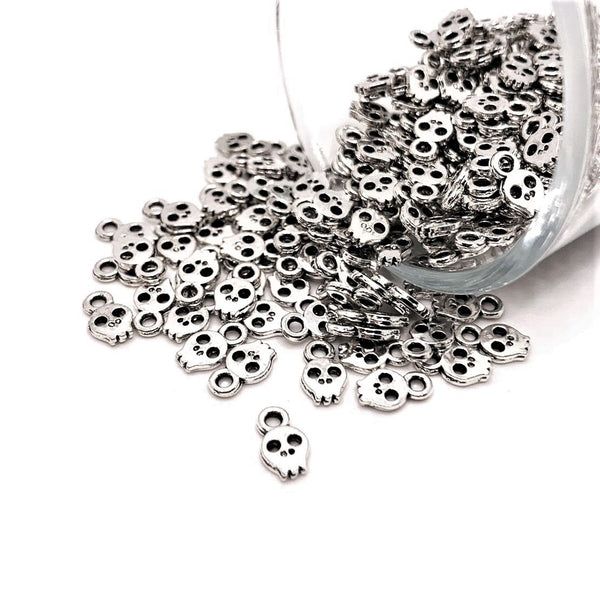 4, 20 or 50 Pieces: Silver Round Skull Pendant Charms – Guerrilla Charm