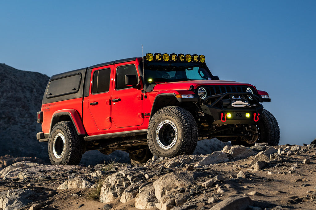 red jeep gladiator rock crawling