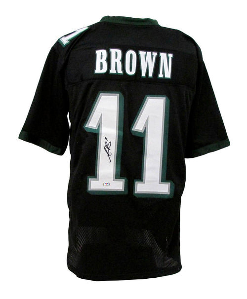 A.J. Brown buys jerseys for every fan in the store at Eagles Pro Shop