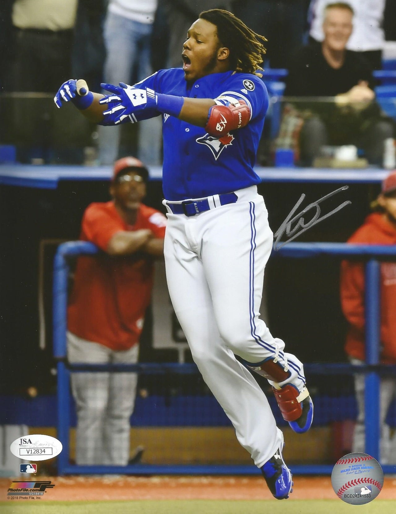 Lids Vladimir Guerrero Jr. Toronto Blue Jays Topps Autographed 8 x 10  Fielding Photograph