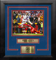 Tom Brady and Peyton Manning 8x10 Quarterback Legends Framed Football Photo  with Engraved Autographs - Dynasty Sports & Framing