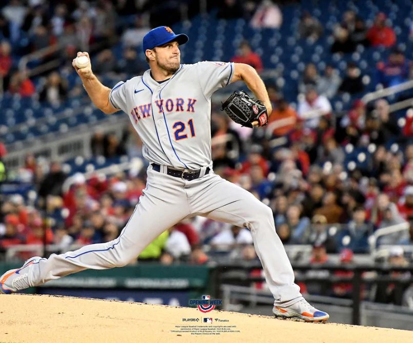 Pete Alonso Record-Breaking Home Run New York Mets 8 x 10 Baseball Photo  at 's Sports Collectibles Store