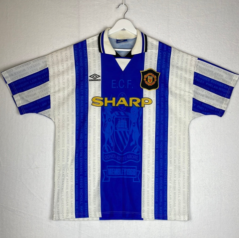 Manchester United swapped to this third shirt at half time which was easier to see apparently. 