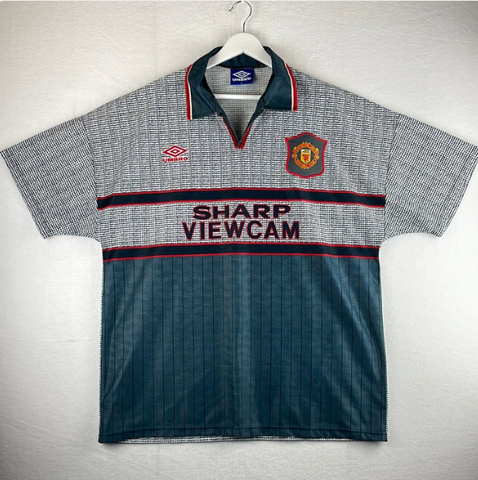 Manchester United 1995/1996 Away Shirt Front of the grey shirt