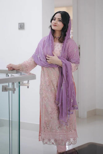 Grace and Tradition: Exploring the Beauty of Pakistani Salwar Suits