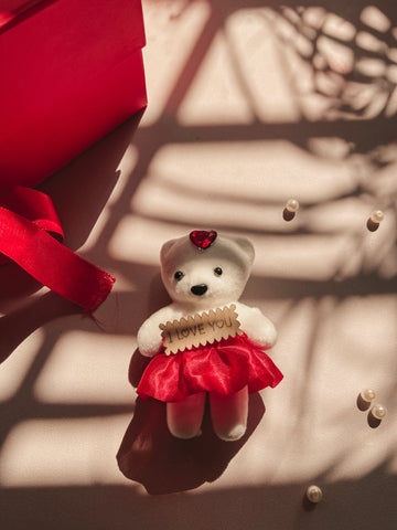 TPC Gifts presents Valentines Week Gift hamper - a cute white teddy bear. 
