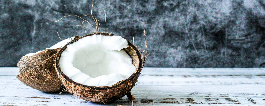 L'Huile de noix de coco : avantages, effets négatifs et comment l'utiliser