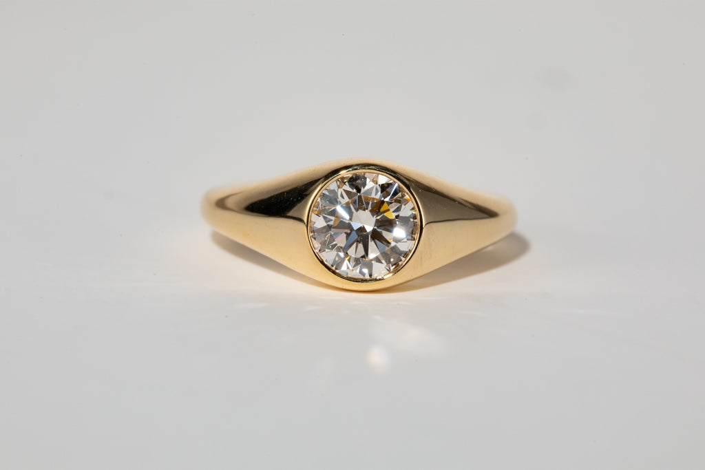 fiorese signet style solitaire ring