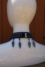 Load image into Gallery viewer, 15“ Navy Bead Choker
