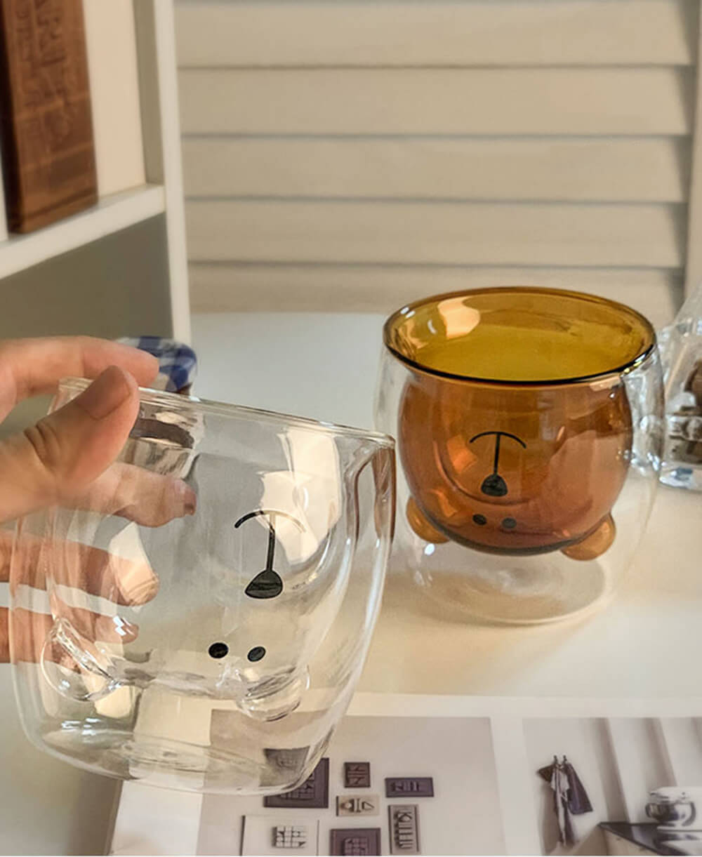 Tasse en verre avec paille