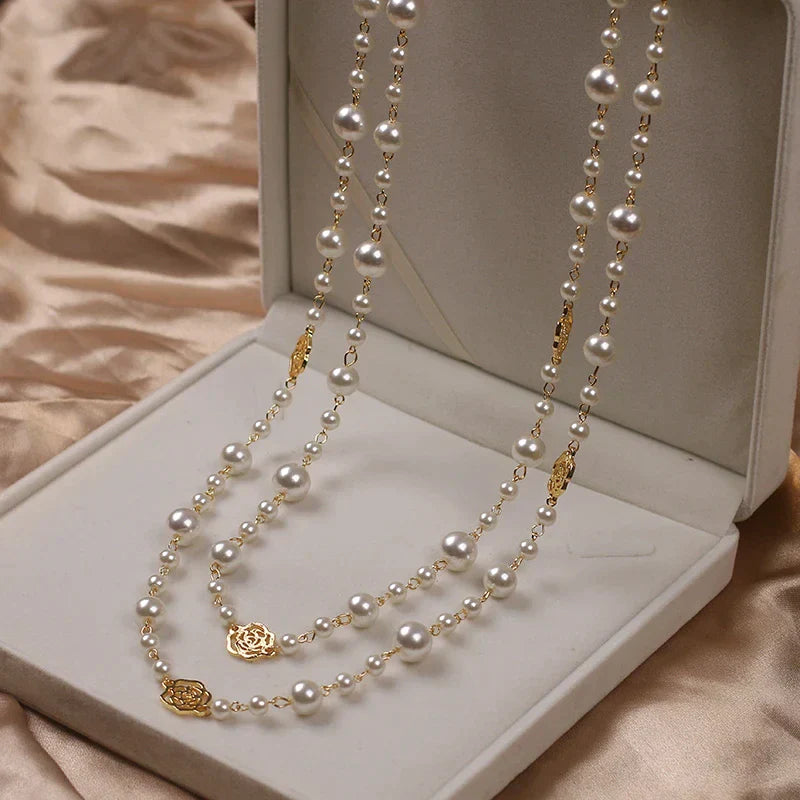 Kamelie Long pearl chain 5