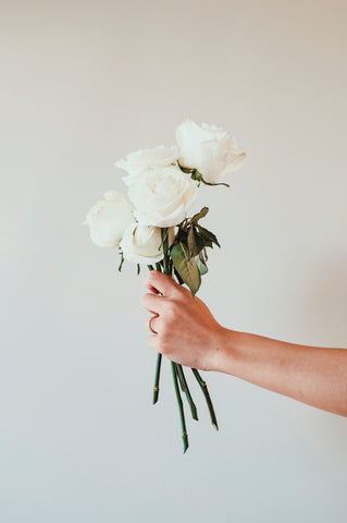 White roses bouquet gifting