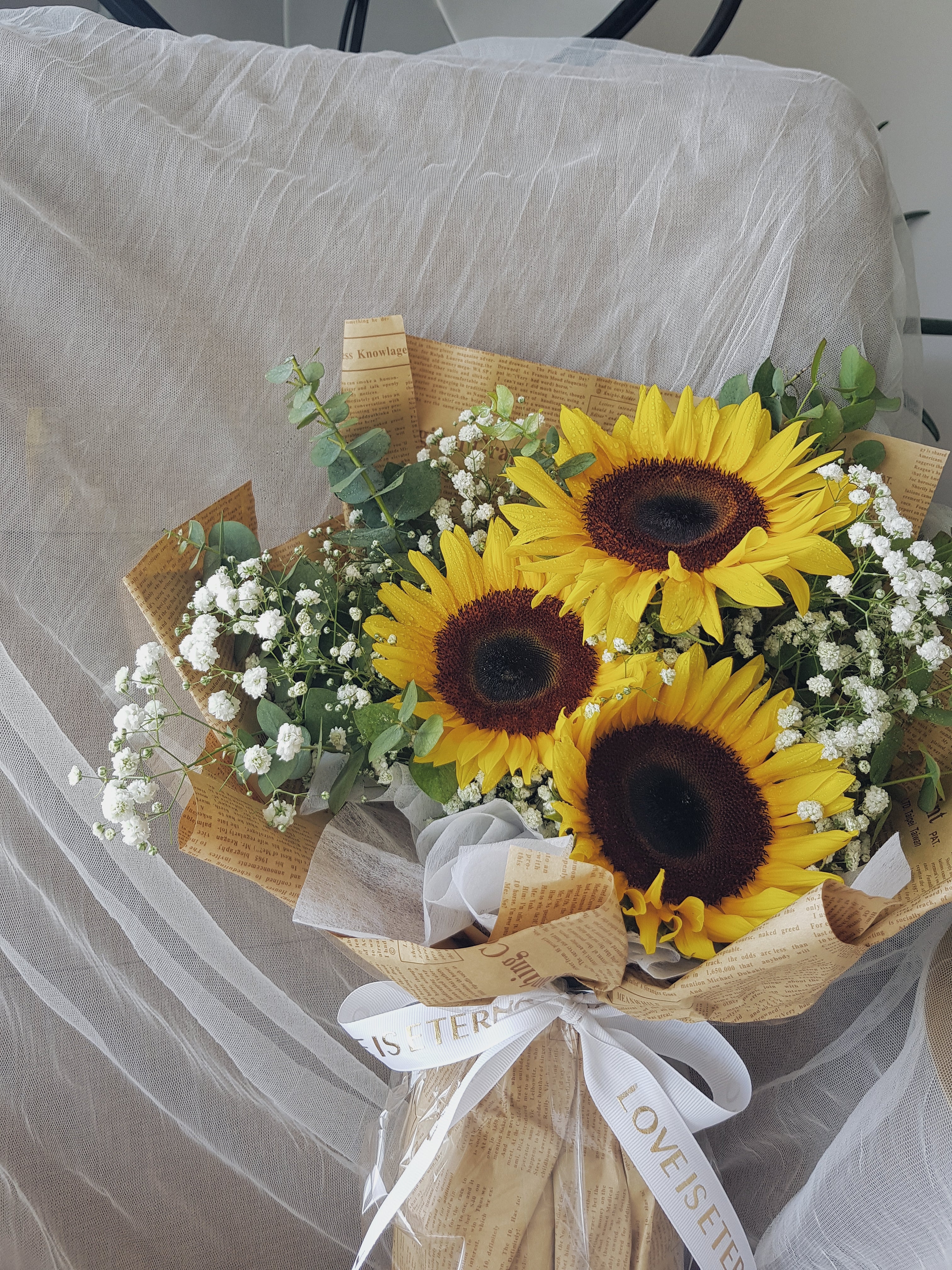 Shiny Sunflower Bouquet – Louve Florist