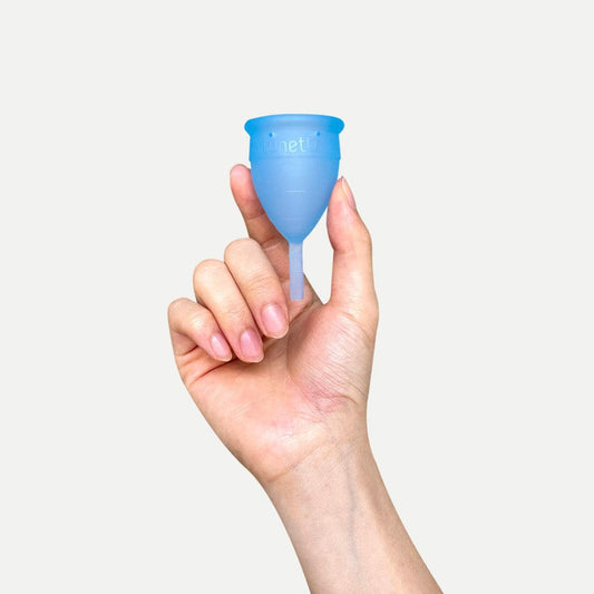 https://cdn.shopify.com/s/files/1/0589/7669/8575/products/lunette-cup-hand_533x.jpg?v=1649762182