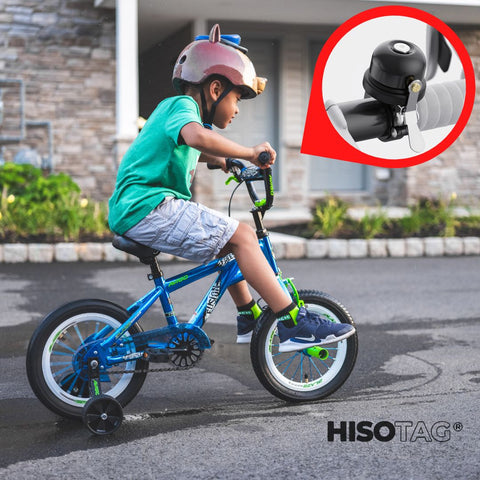 enfant sur vélo qui pédale avec son casque