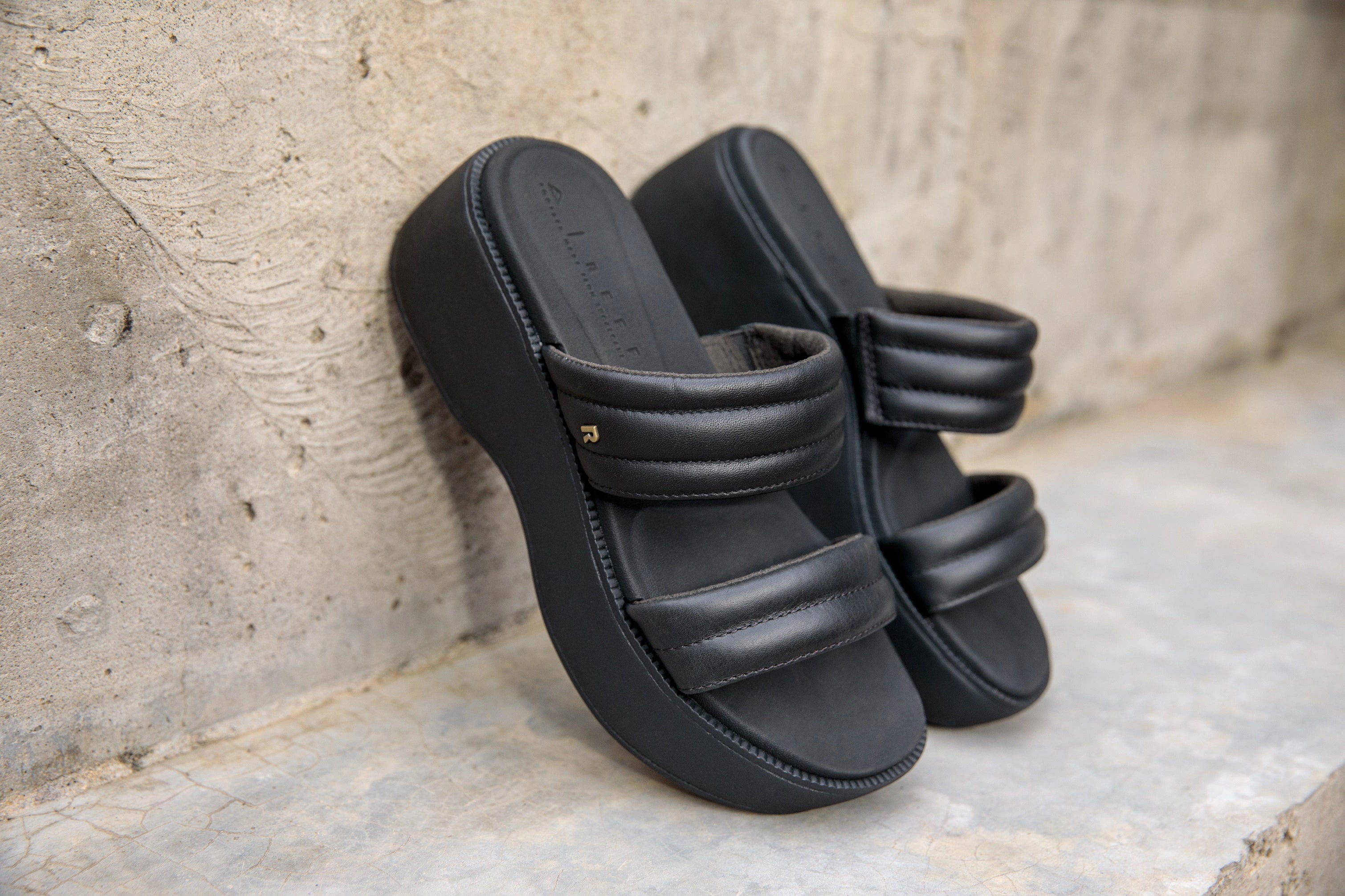 Women's Lofty Lux Hi Sandals in Black | REEF®