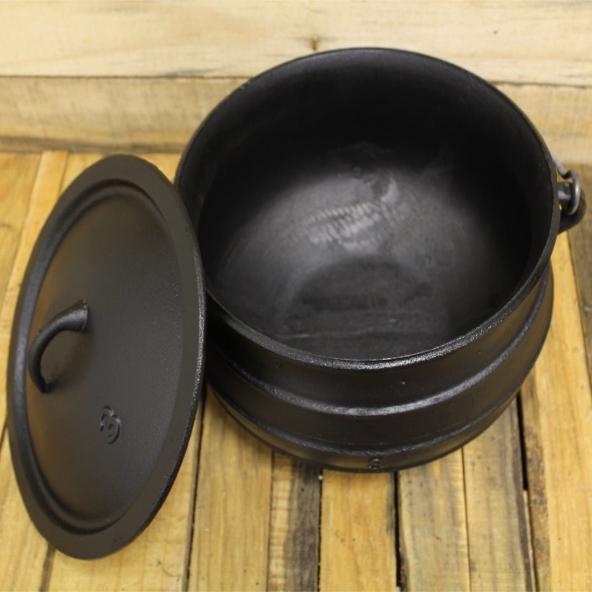 Cast Iron Potjie Cauldron - 4.75 Gallon Size 8