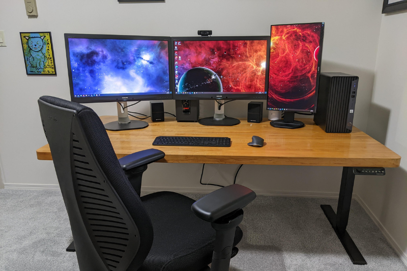 Adjustable standing desks