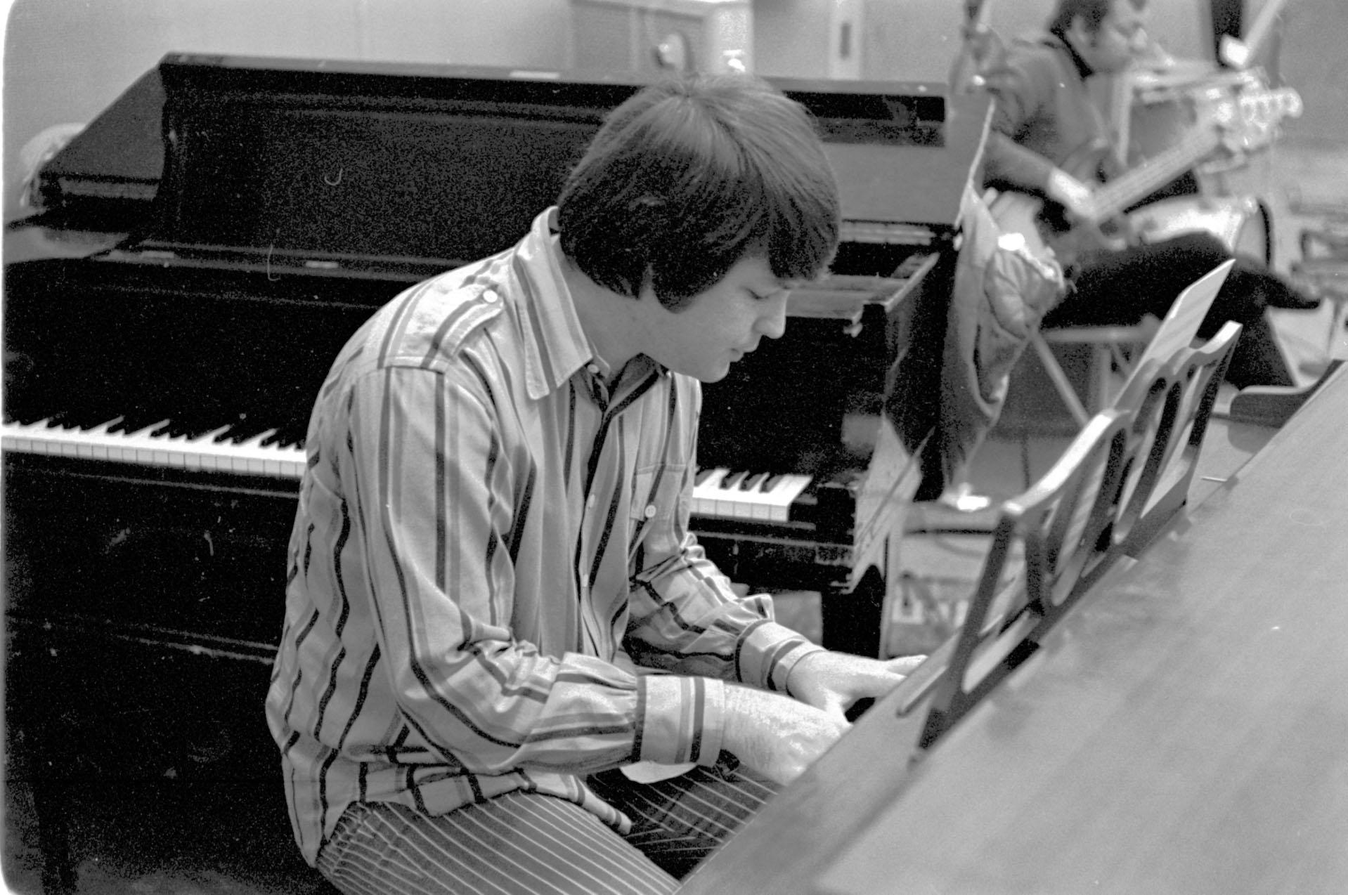 Brian Wilson Plays the Piano 2