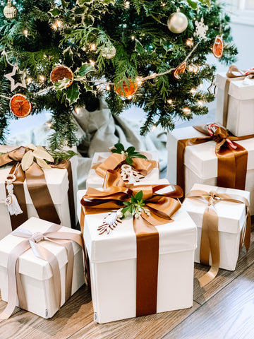 christmas tree decorations, diy christmas ornaments, diy christmas crafts, christmas tree decorating, christmas crafts, diy gift tags. wood gift tags