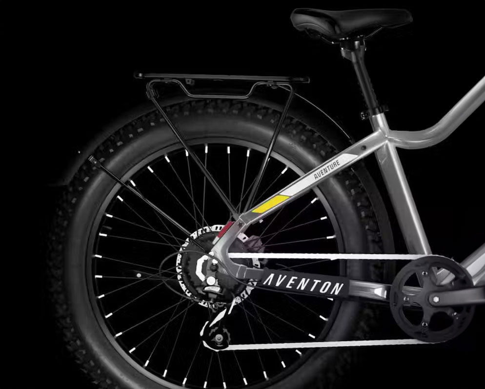 The Aventure.2 comes with pre-installed fenders and a rear rack