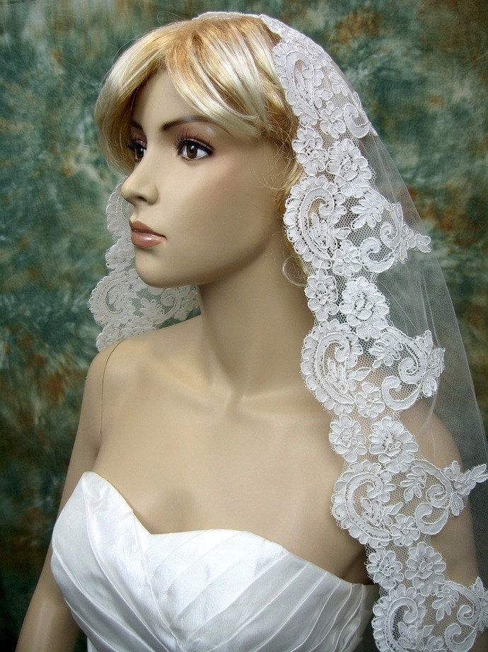 mantilla veil, bridal veil, wedding veil, ivory veil, lace veil, alencon lace, wedding veil ivory, wedding veil lace, fingertip veil V032