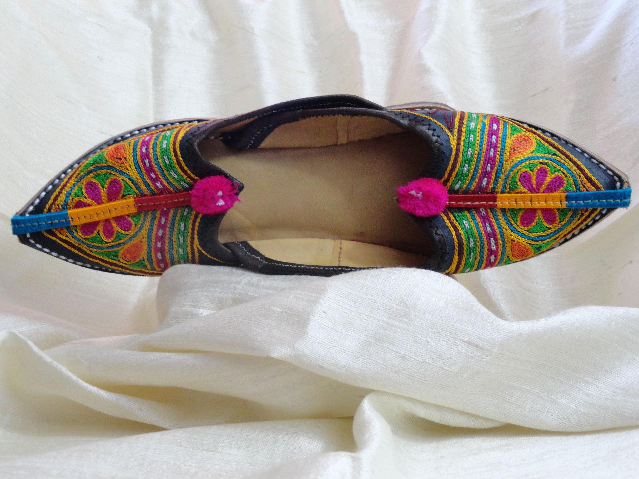 women's embroidered flat shoes