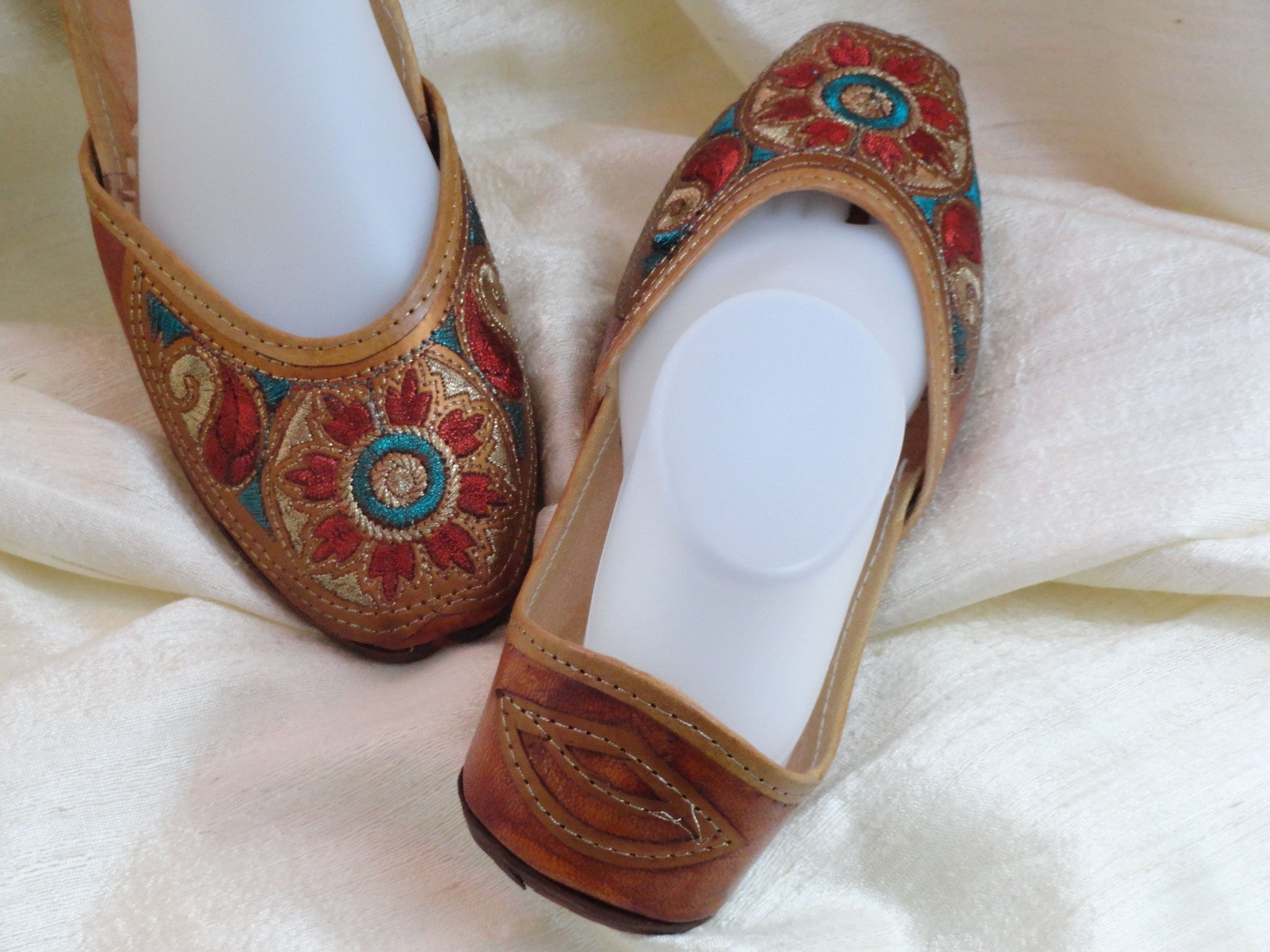 punjabi ladies sandal