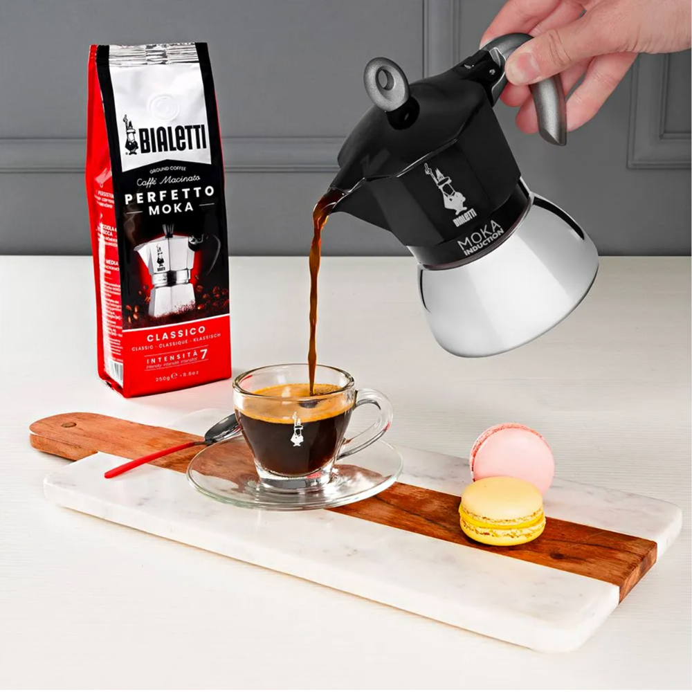 https://cdn.shopify.com/s/files/1/0590/4865/7063/products/Bialetti-Moka-Induction-Black-2_1600x.png?v=1664257183