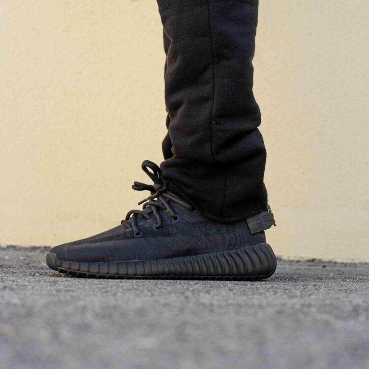 mono black yeezy 350