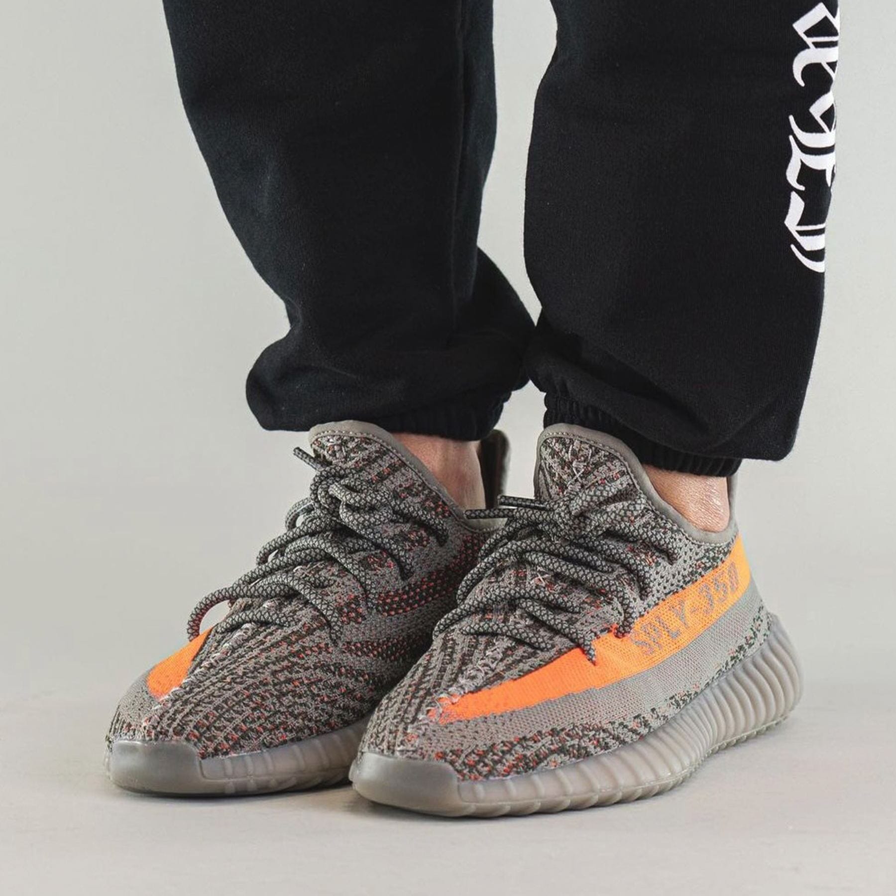 adidas yeezy boost350v2 ベルーガ　belugayeezy