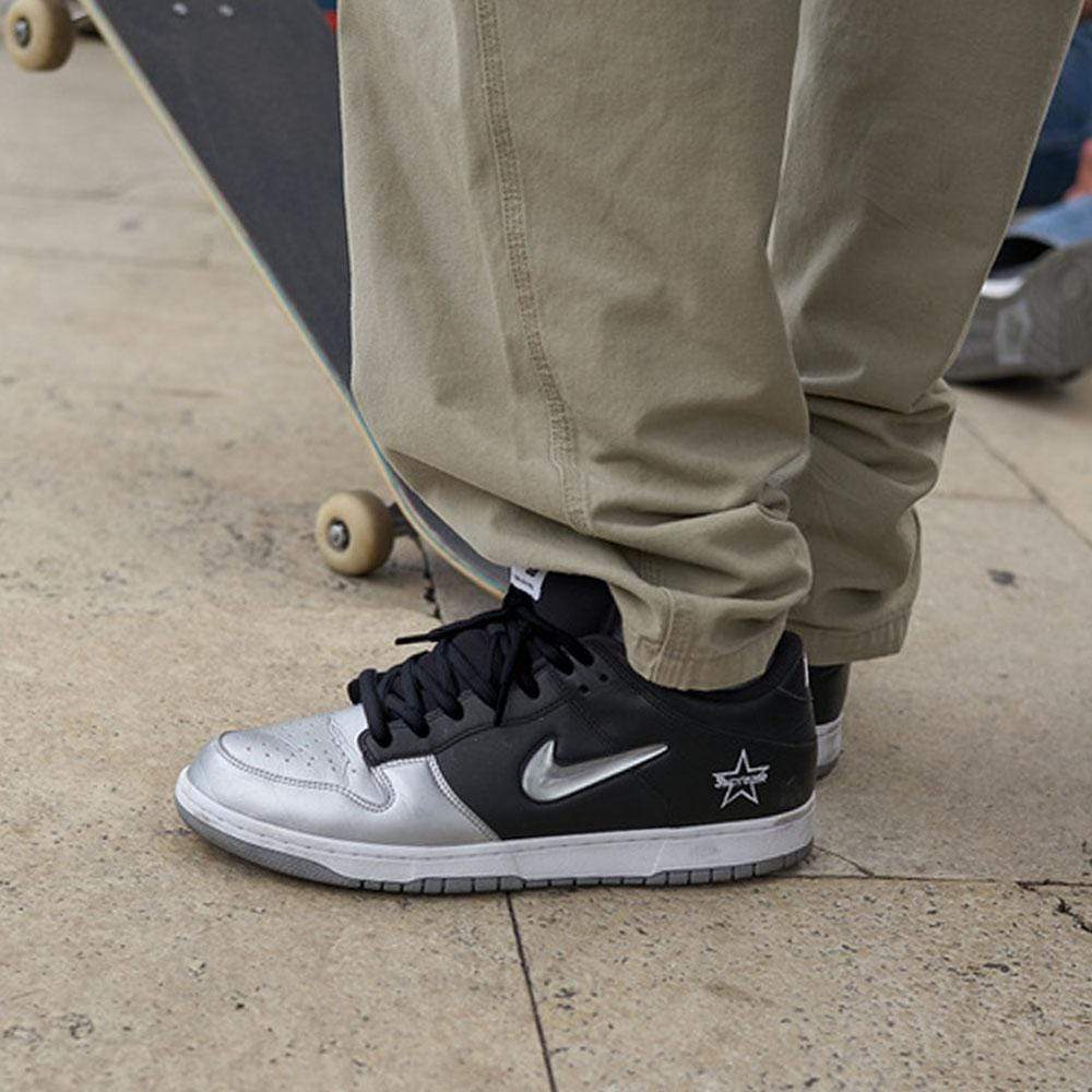 Supreme x Nike Dunk SB Low QS 'Metallic Silver' – Kick Game