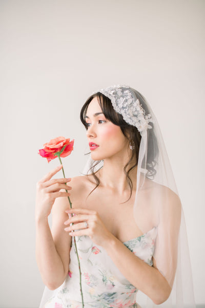 bride with lace veil and flower