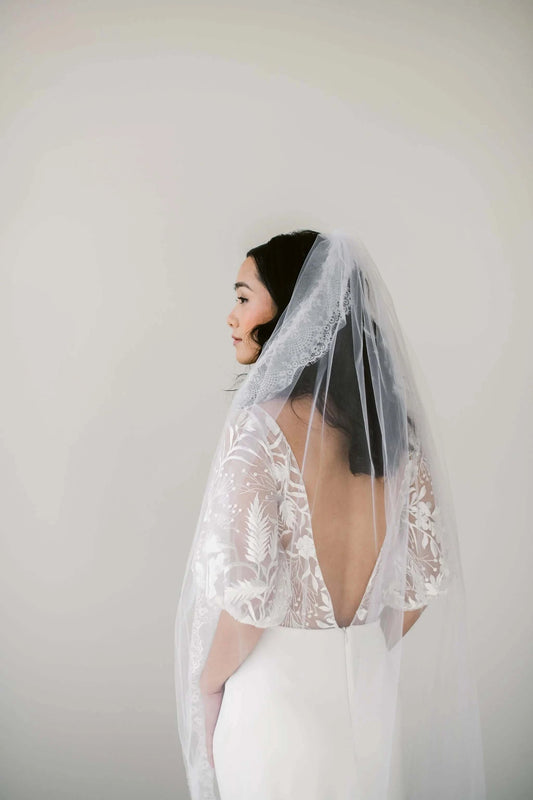 Tessa Kim Single Layer Pearl Veil 22 Inches / Gold