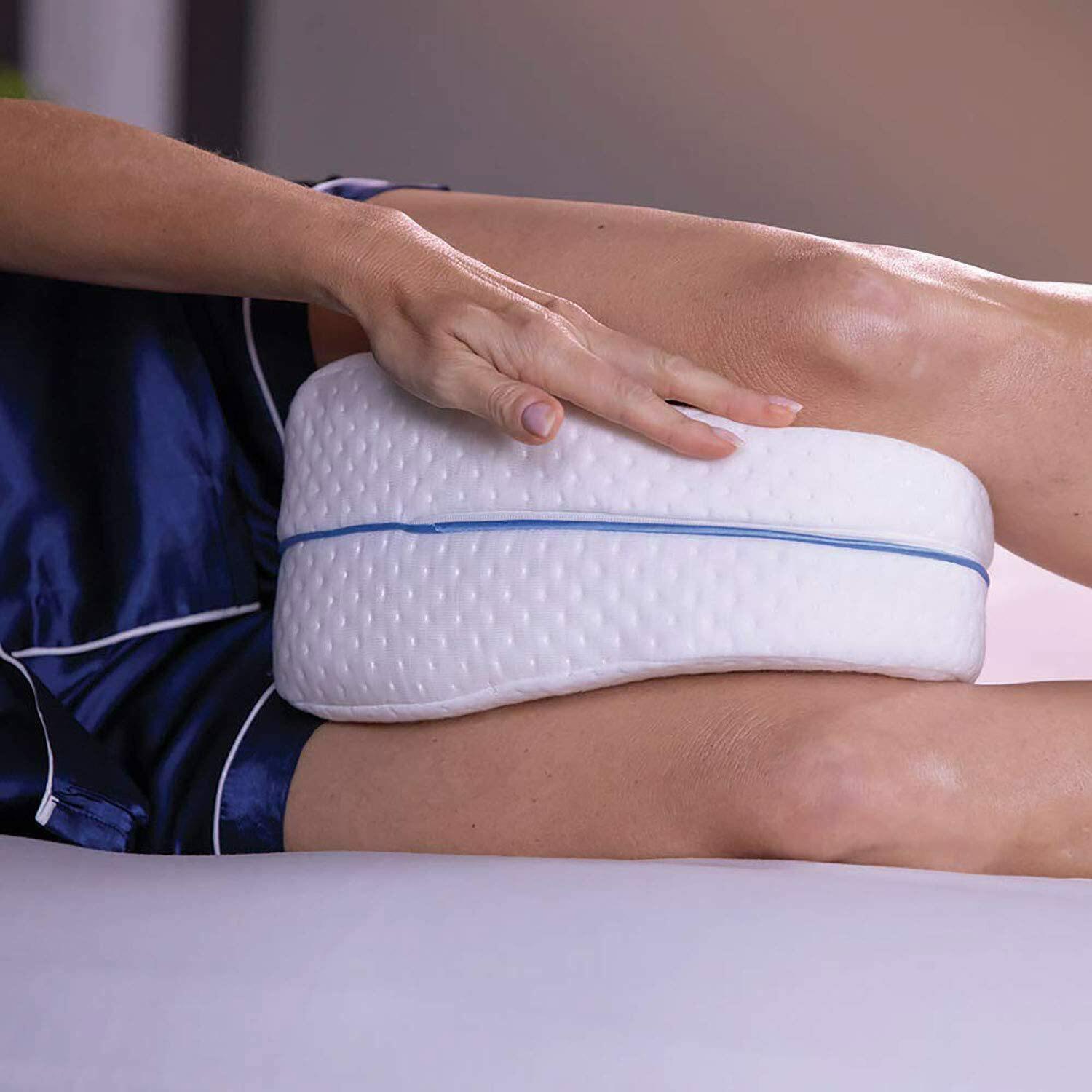 Сон колено. Подушка ортопедическая для ног Contour Leg Pillow. MS-169 подушка ортопедическая для ног Leg Pillow. Подушка под колени для сна. Ортопедическая подушка с эффектом памяти для ног con our Leg Pillow.