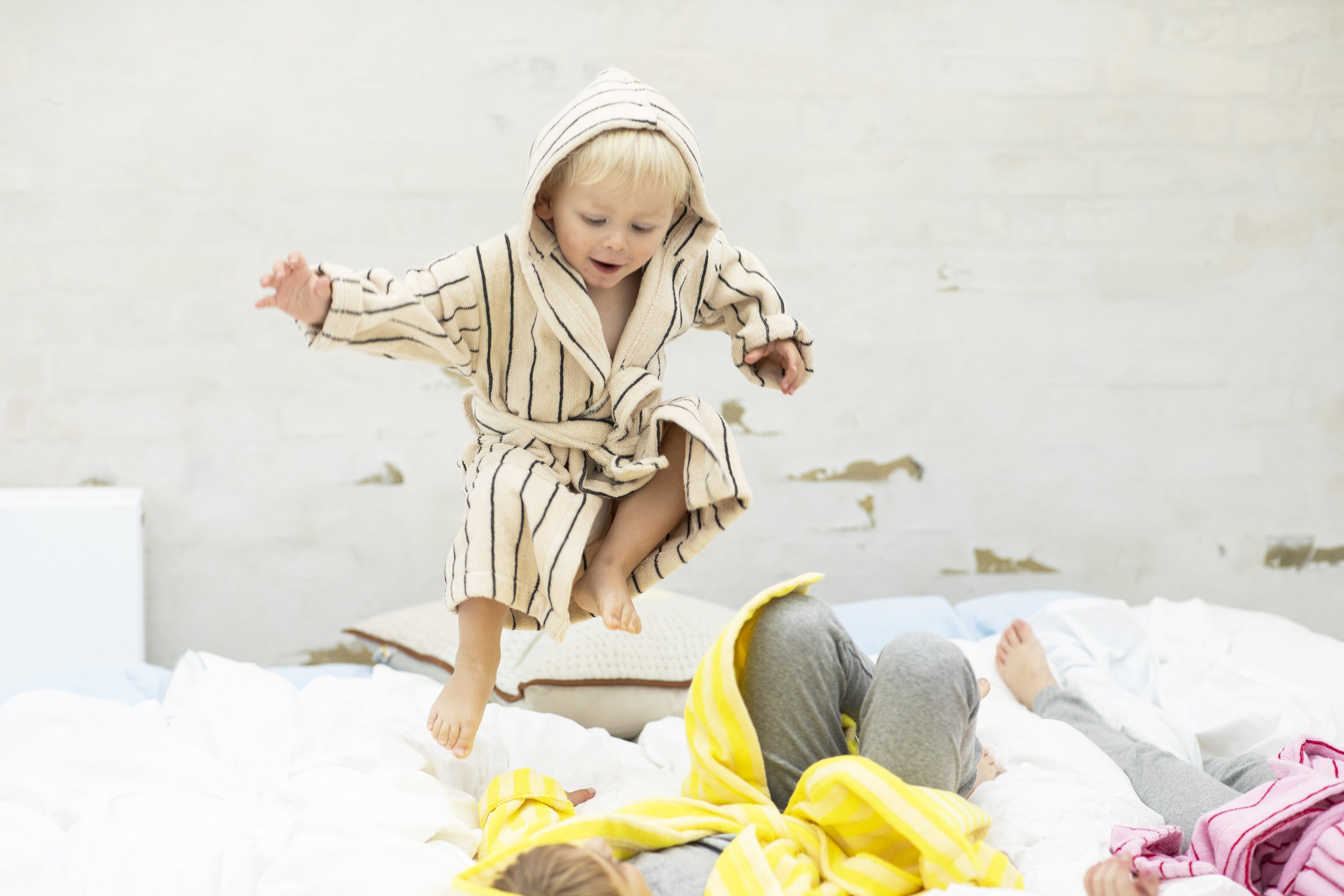 Bongusta, Product image, Naram Kids Bathrobe, creme & ink, 1 of 4}