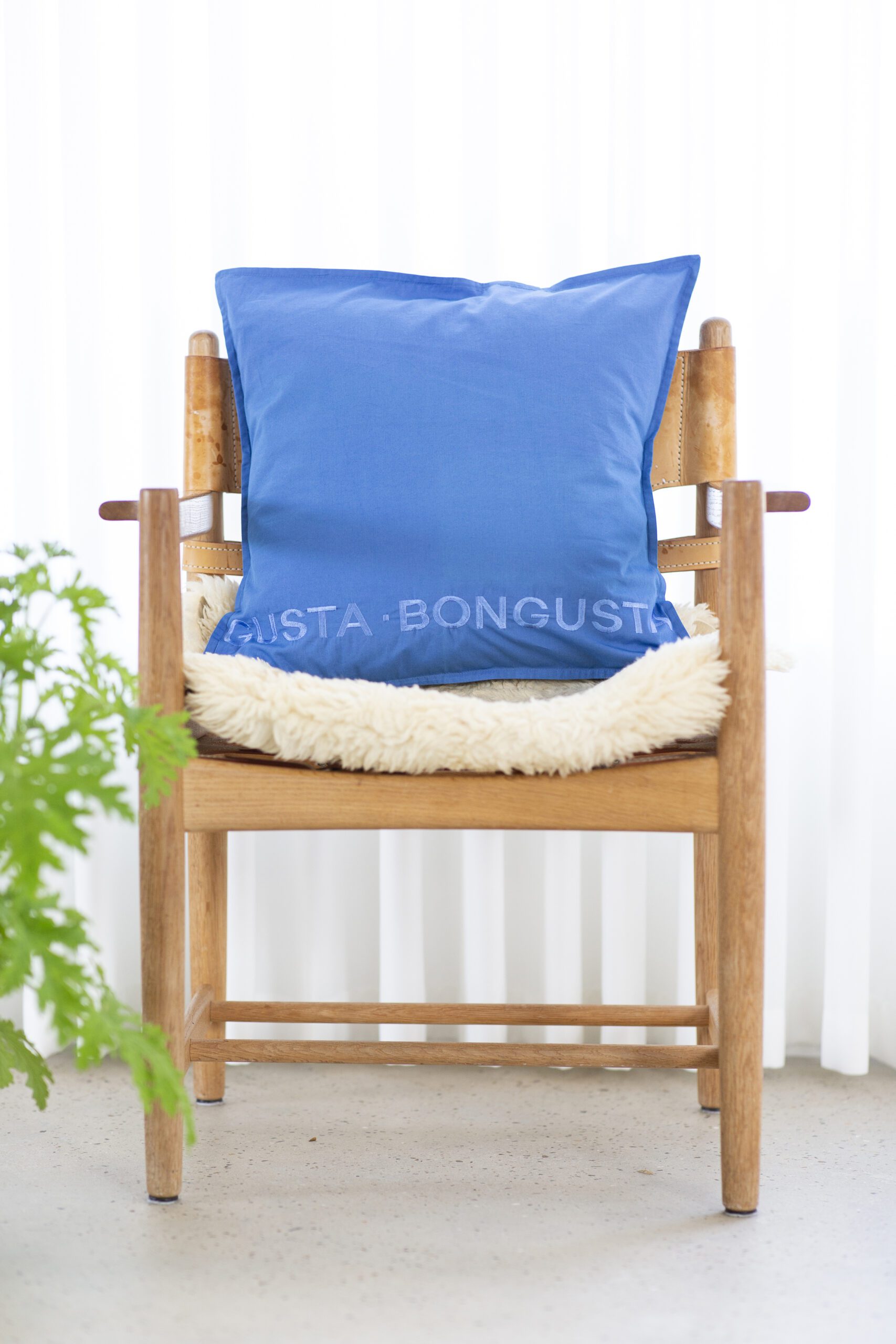 Bongusta Halo Pillow, Ultramarine blue